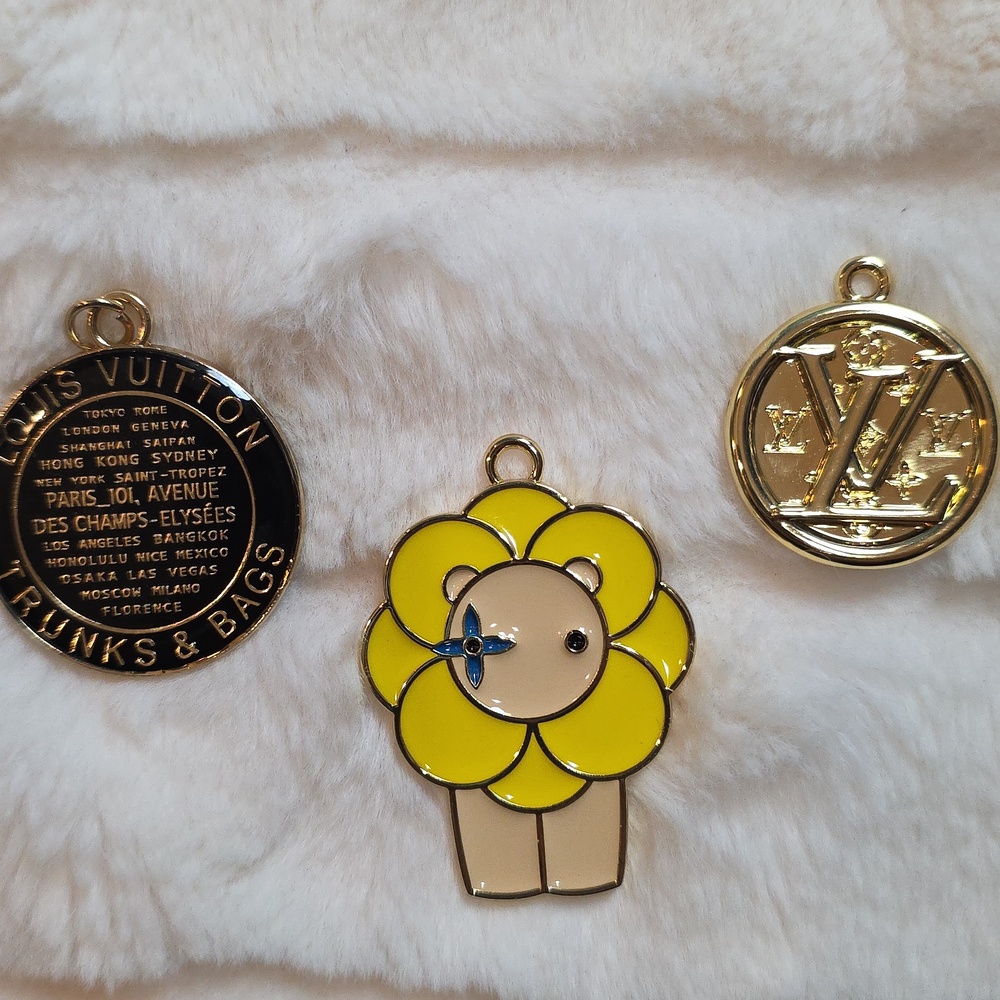 Lot of 3 Gold Tone Zipper Pull Button Pendant Necklace Charm